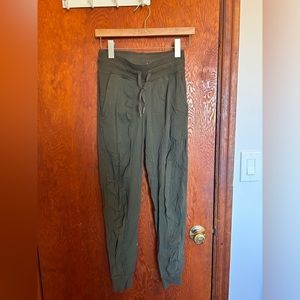 Lulu Lemon Joggers, size 2, good condition
